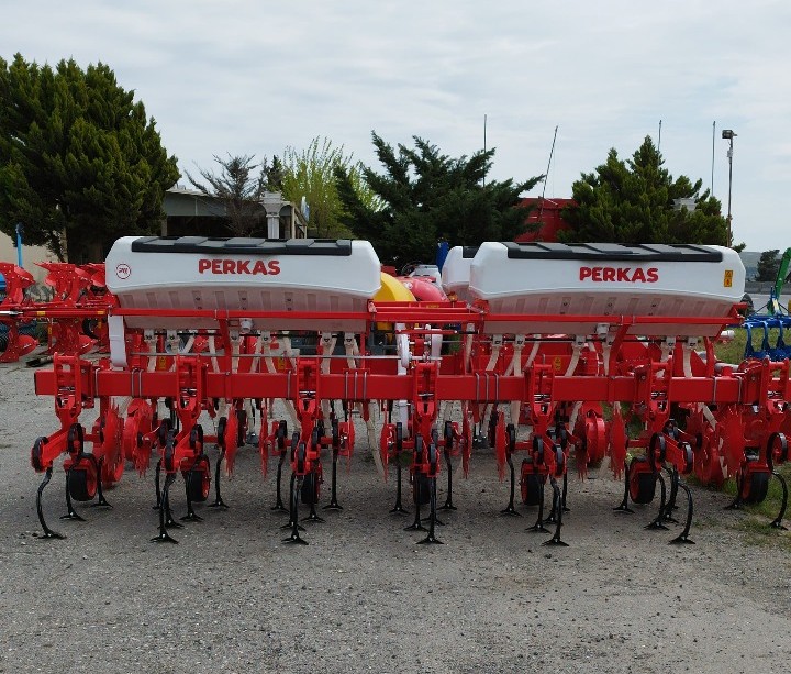 7 sıralı gübrəli cərgəarası kultivator